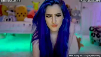 kati3kat демонстрирует как она себя трахает