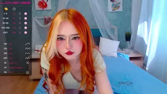 LanaLoy solo webcam